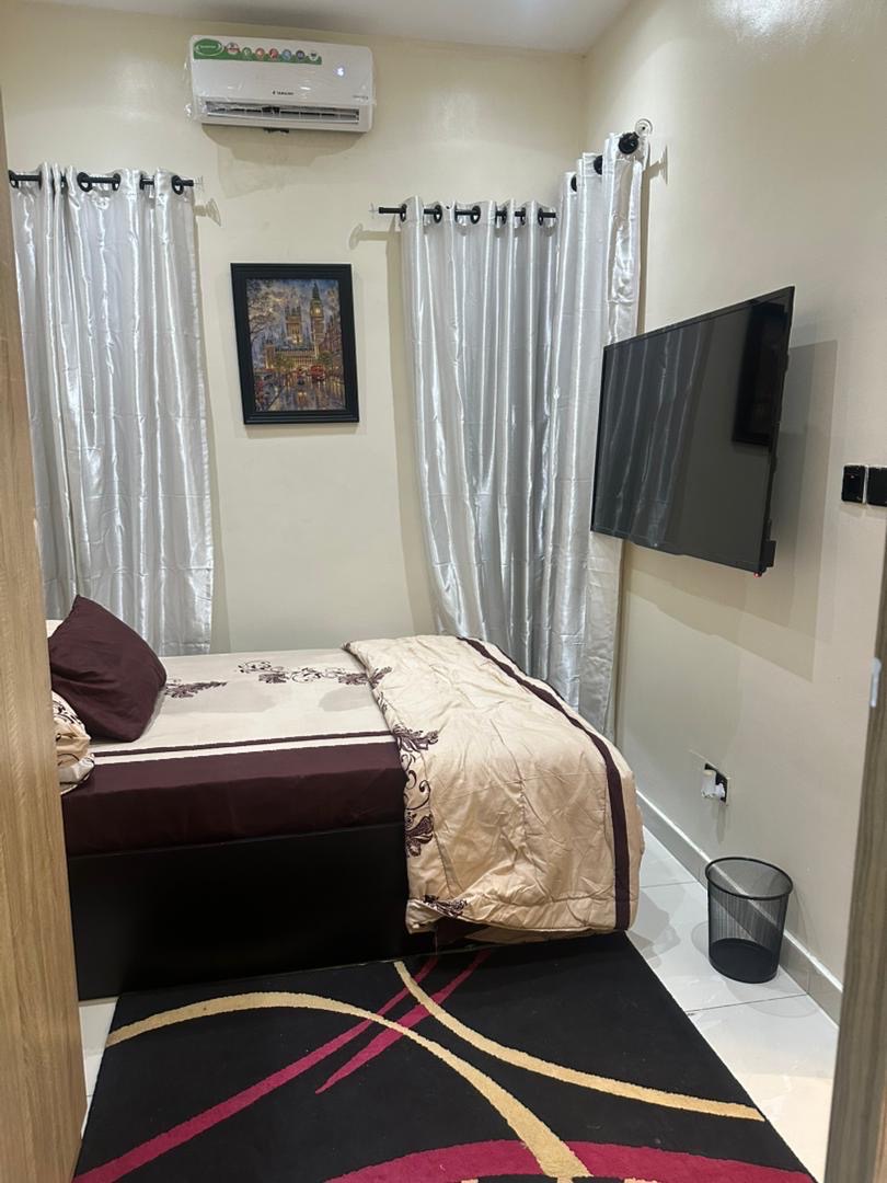 Our 2-bedroom shortlet is perfectly located near the Lekki Conservation Center, photo 6