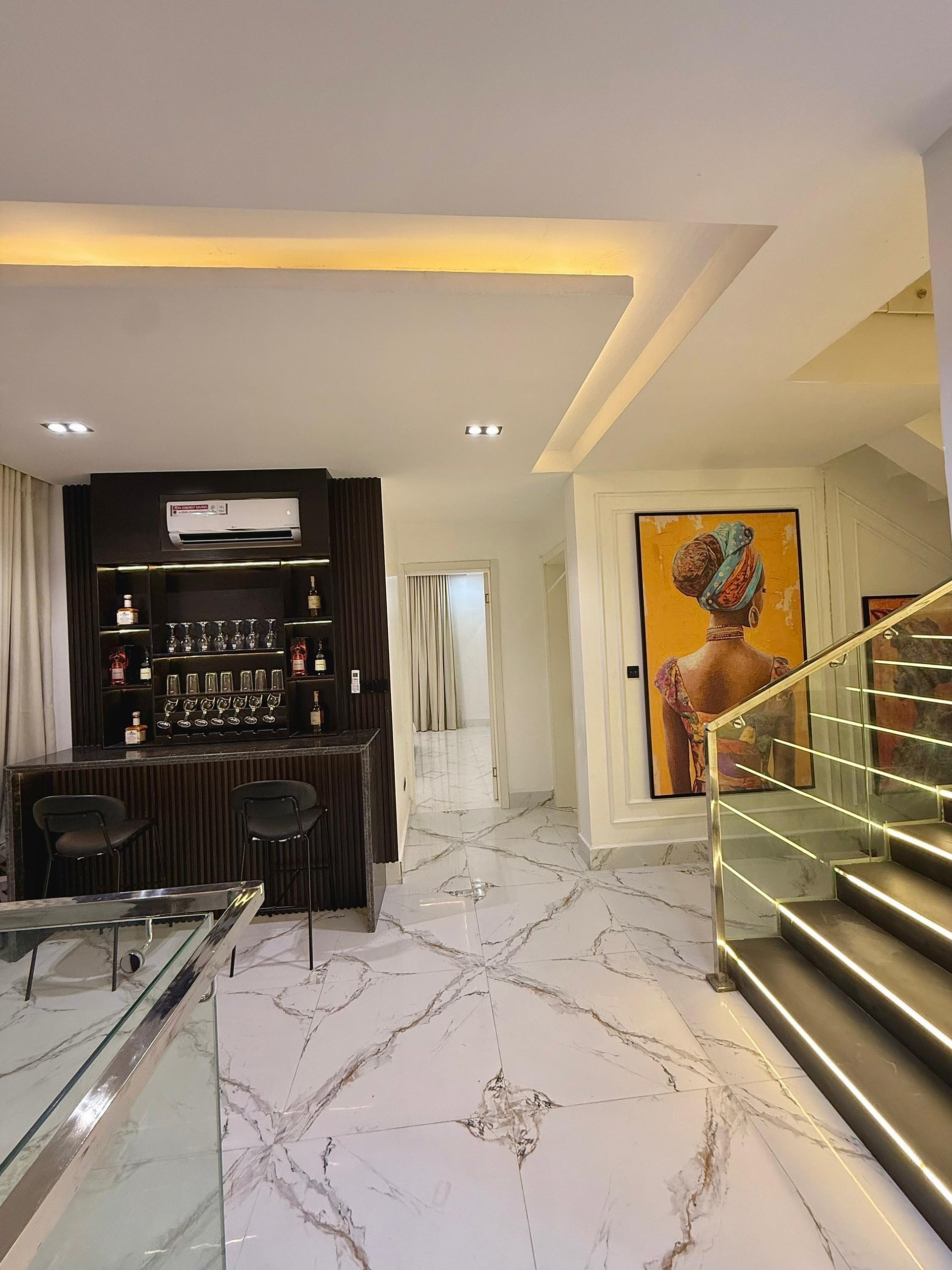 LUXE 6-BEDROOM DUPLEX APARTMENT photo 14