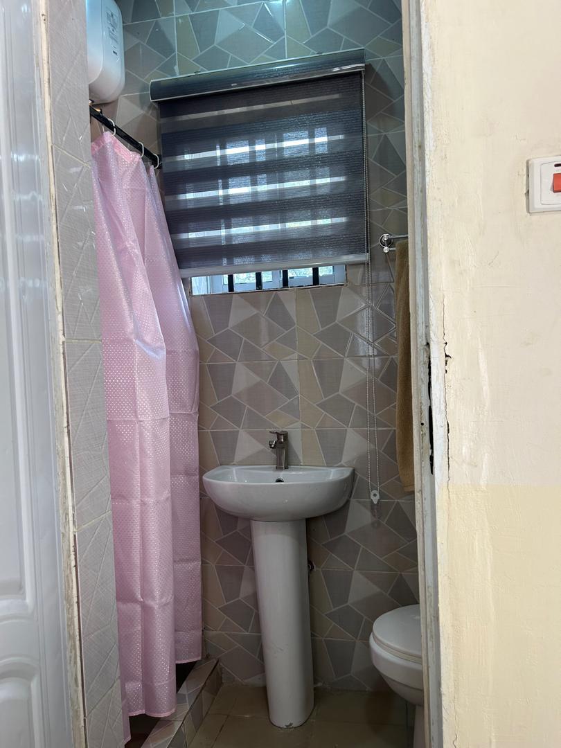 Studio apartment self con photo 2