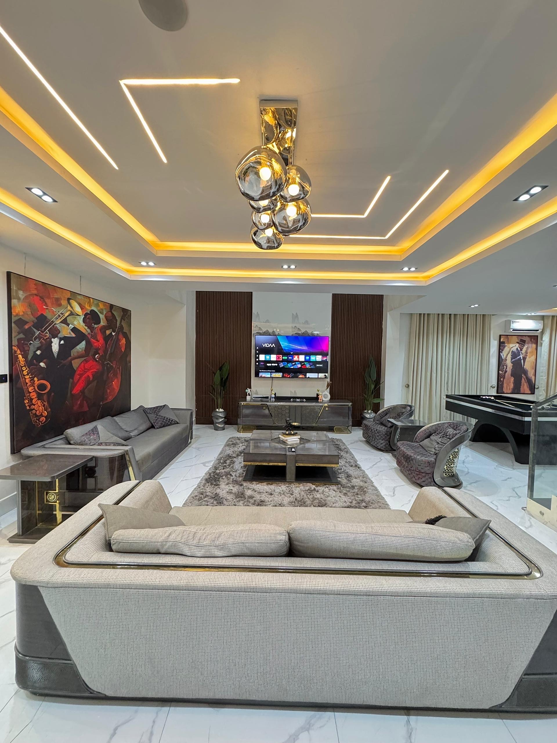LUXE 6-BEDROOM DUPLEX APARTMENT photo 2