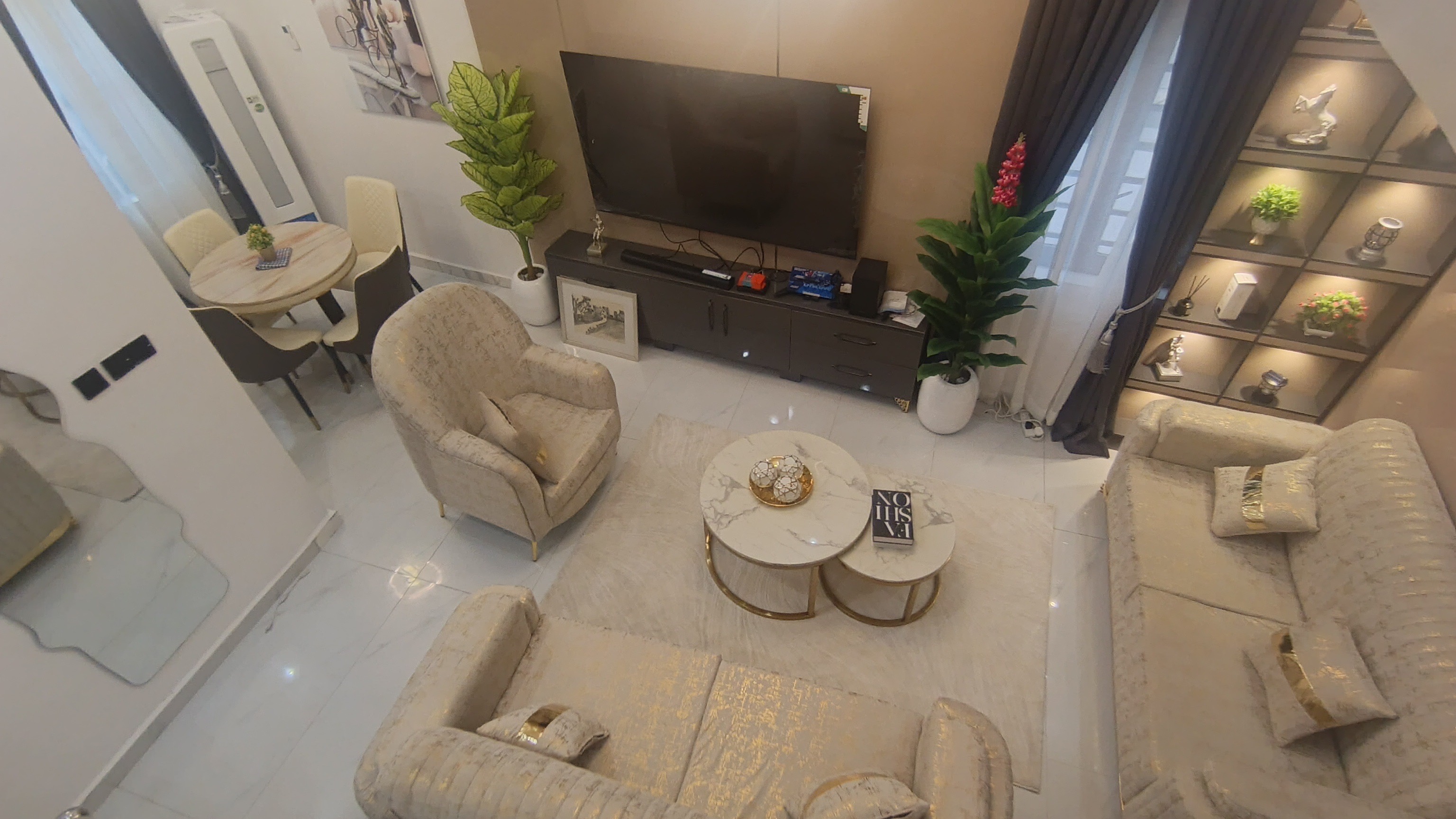Royal Nest Apartment photo 5
