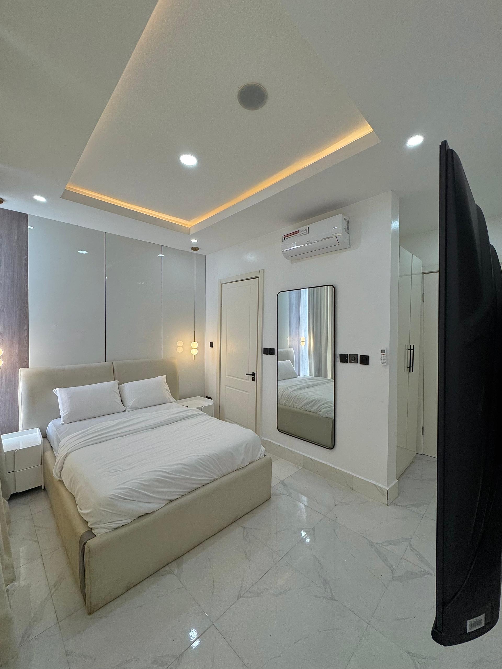 LUXE 6-BEDROOM DUPLEX APARTMENT photo 5