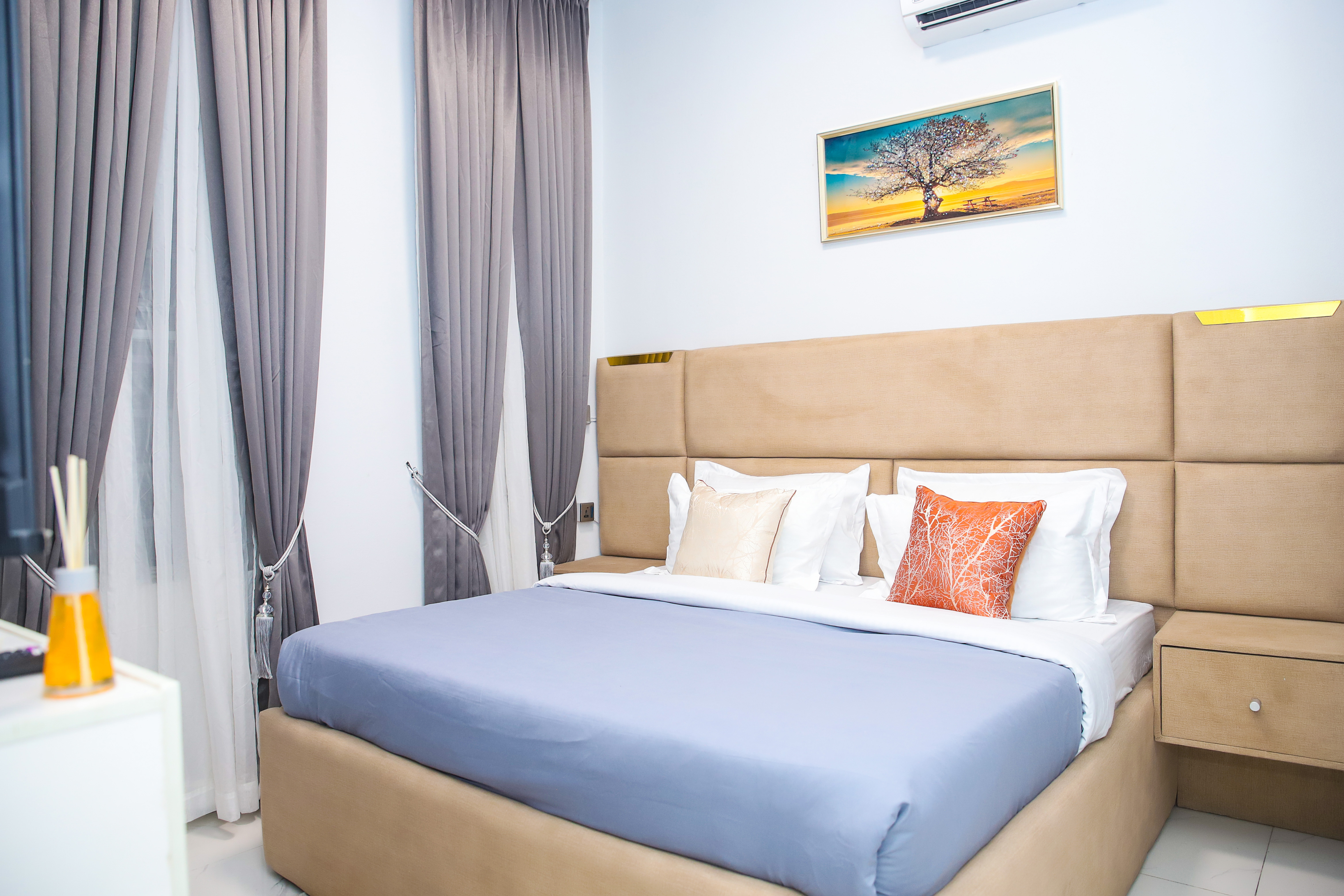 Luxury 4-Bedroom Duplex - Your Perfect Home Away From Home photo 10
