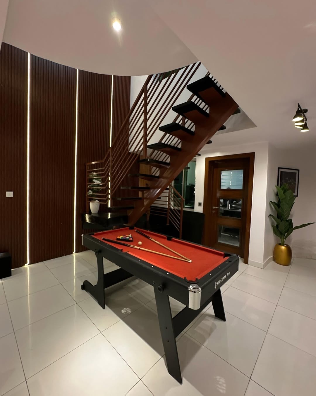 Santa Maria. My *Luxury 2 bedroom Maisonette* with ps5, swimming pool, gym,snooker board, table tennis is available for bookings photo 7