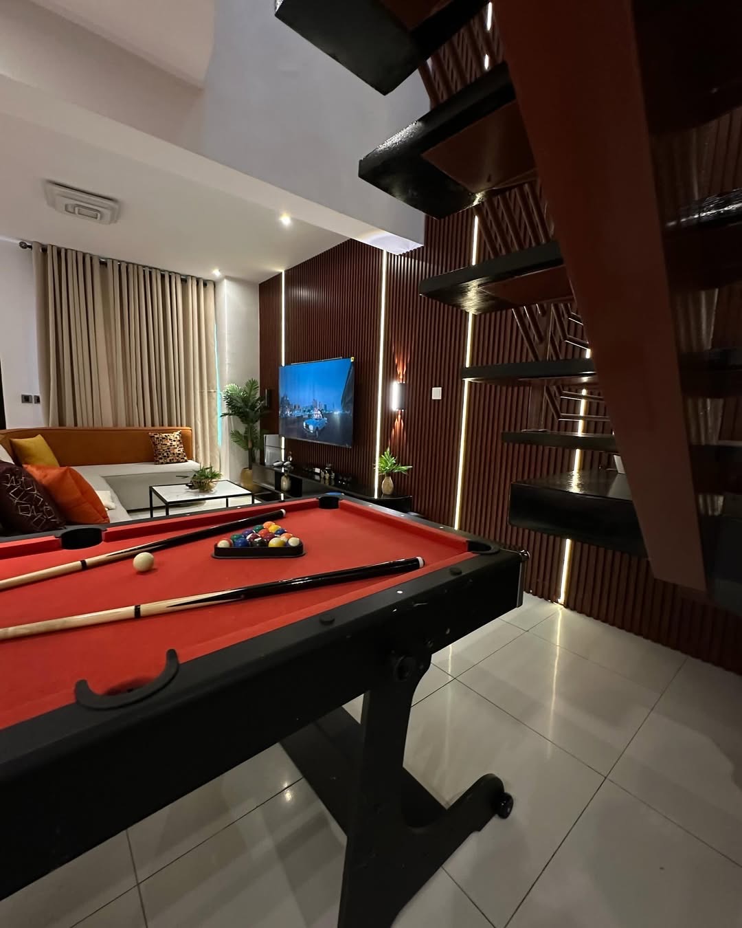 Santa Maria. My *Luxury 2 bedroom Maisonette* with ps5, swimming pool, gym,snooker board, table tennis is available for bookings photo 4