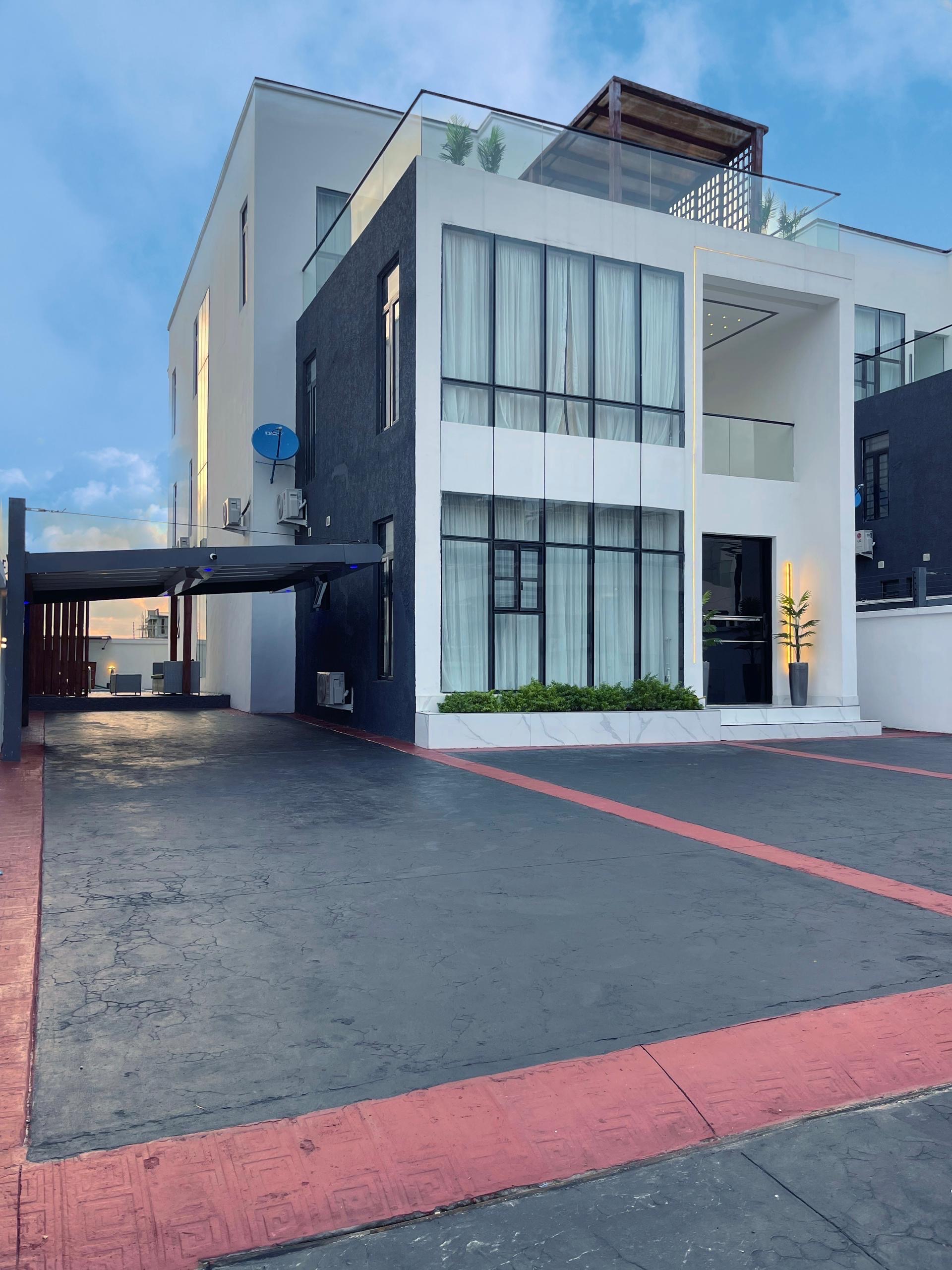 LUXE 6-BEDROOM DUPLEX APARTMENT photo 16